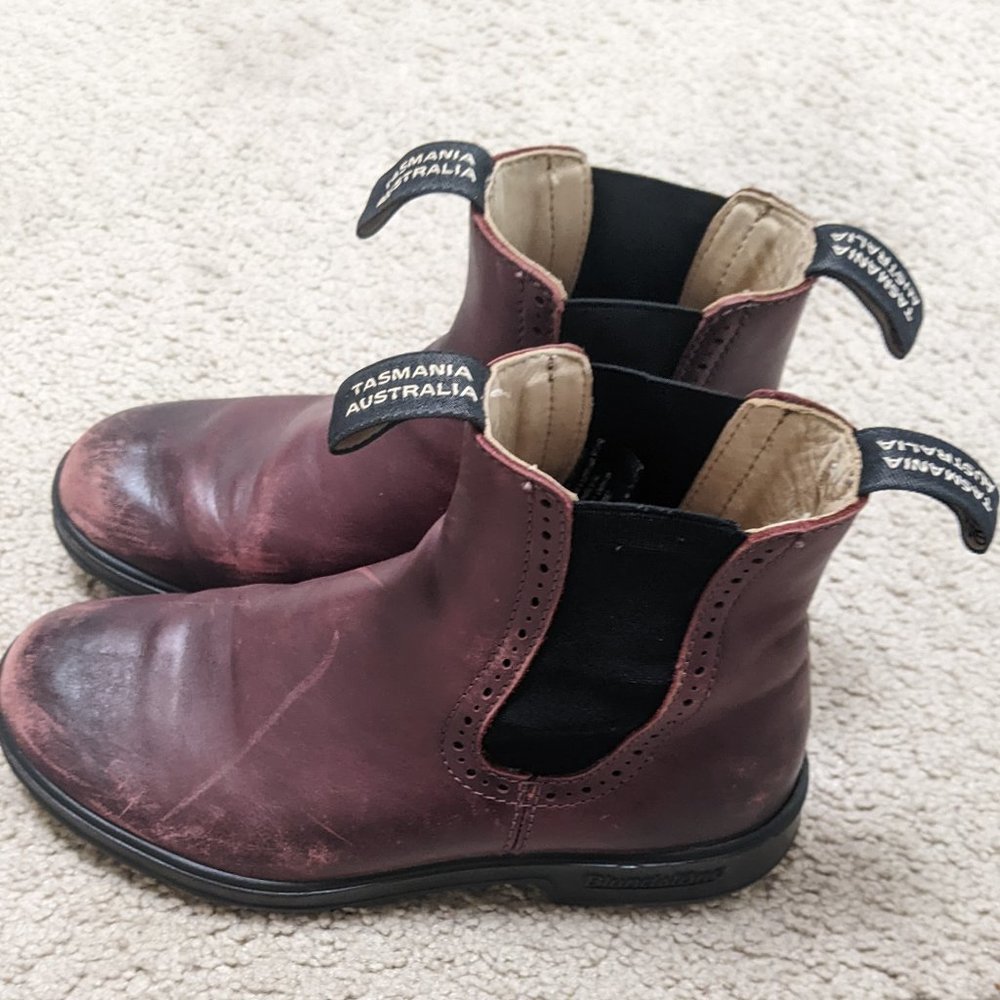 Burgundy Blundstone size 8